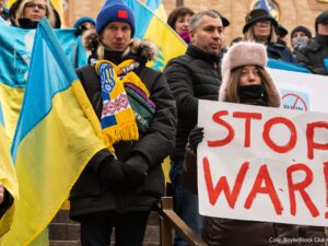 Los habitantes de Chicago se manifiestan contra la invasión rusa de Ucrania