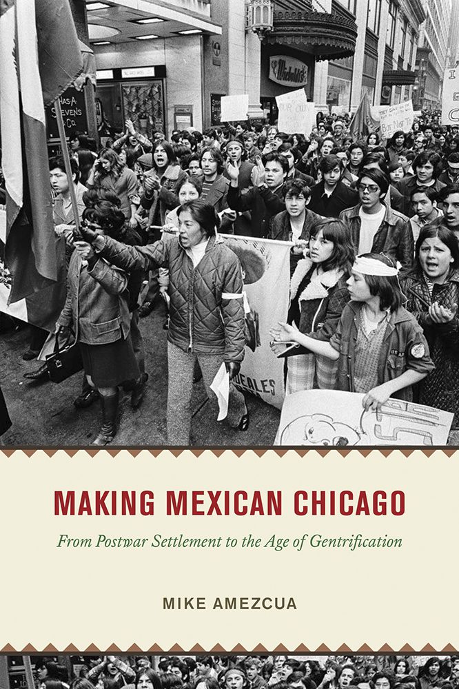 Portada del libro Making Mexican Chicago de Mike Amezcua; muestra un grupo marchando en las calles